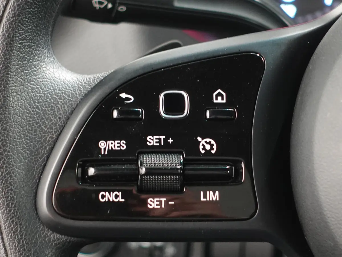 315 Automaat Bakwagen Laadklep Meubelbak Airco Cruise Control Camera Apple Carplay Navigatie