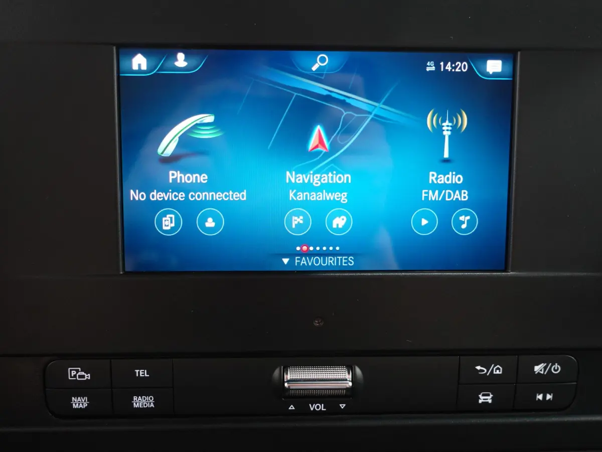 315 Automaat Bakwagen Laadklep Meubelbak Airco Cruise Control Camera Apple Carplay Navigatie