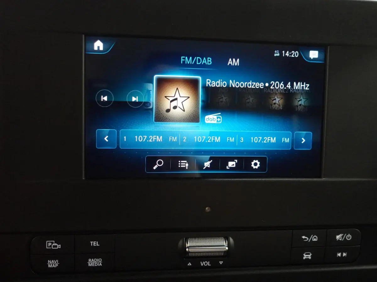 315 Automaat Bakwagen Laadklep Meubelbak Airco Cruise Control Camera Apple Carplay Navigatie