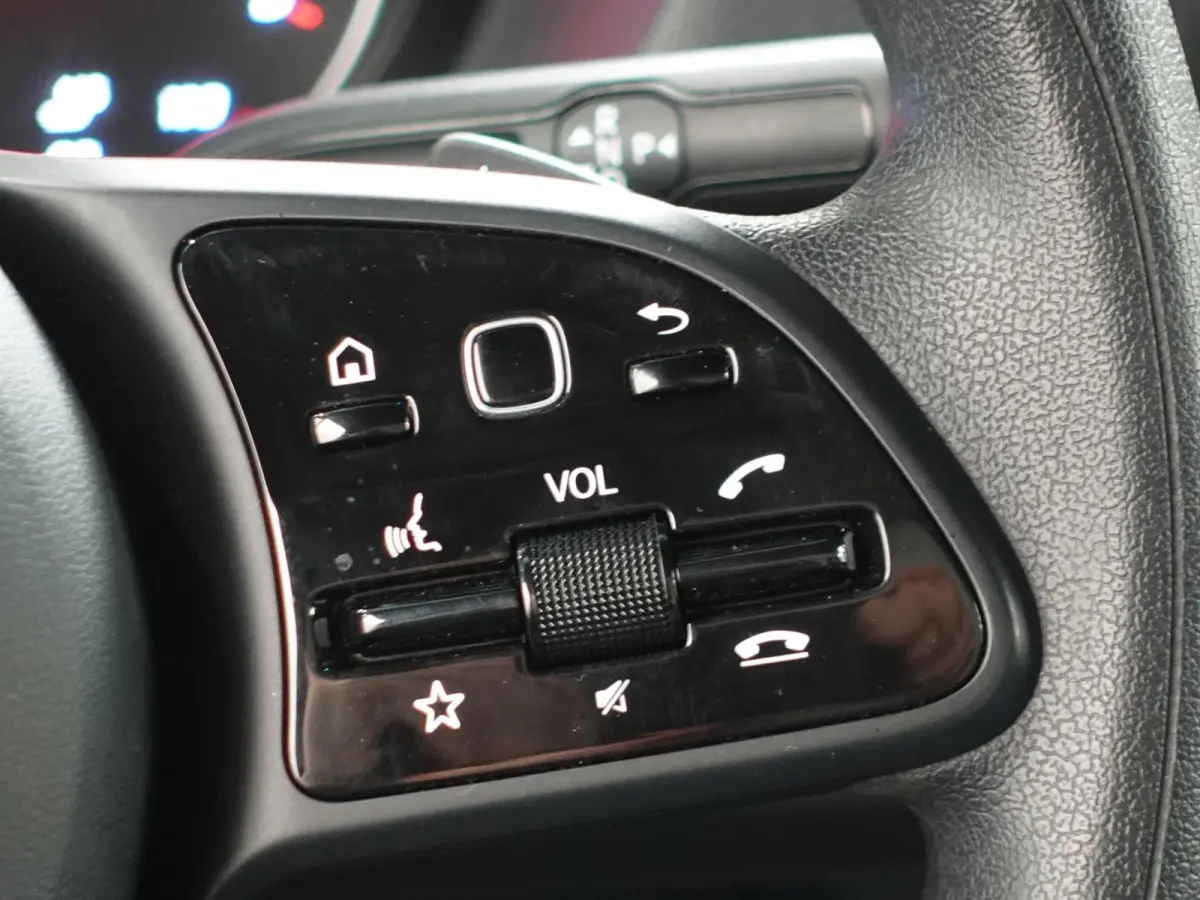 315 Automaat Bakwagen Laadklep Meubelbak Airco Cruise Control Camera Apple Carplay Navigatie