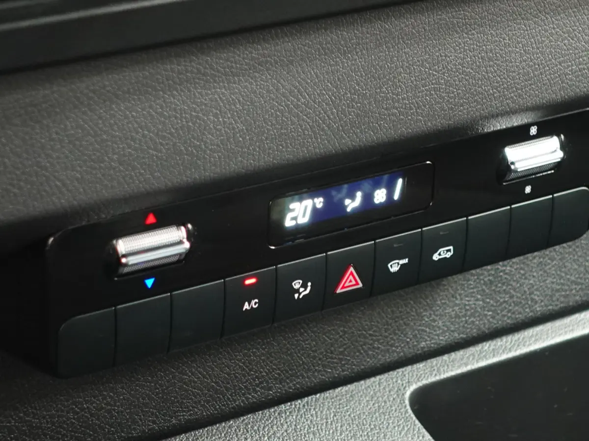 315 Automaat Bakwagen Laadklep Meubelbak Airco Cruise Control Camera Apple Carplay Navigatie