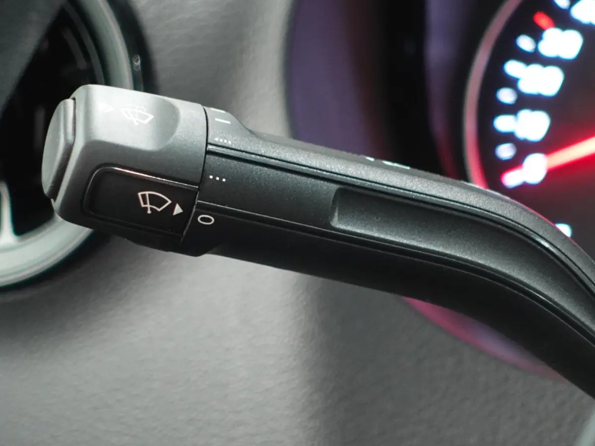 315 Automaat Bakwagen Laadklep Meubelbak Airco Cruise Control Camera Apple Carplay Navigatie