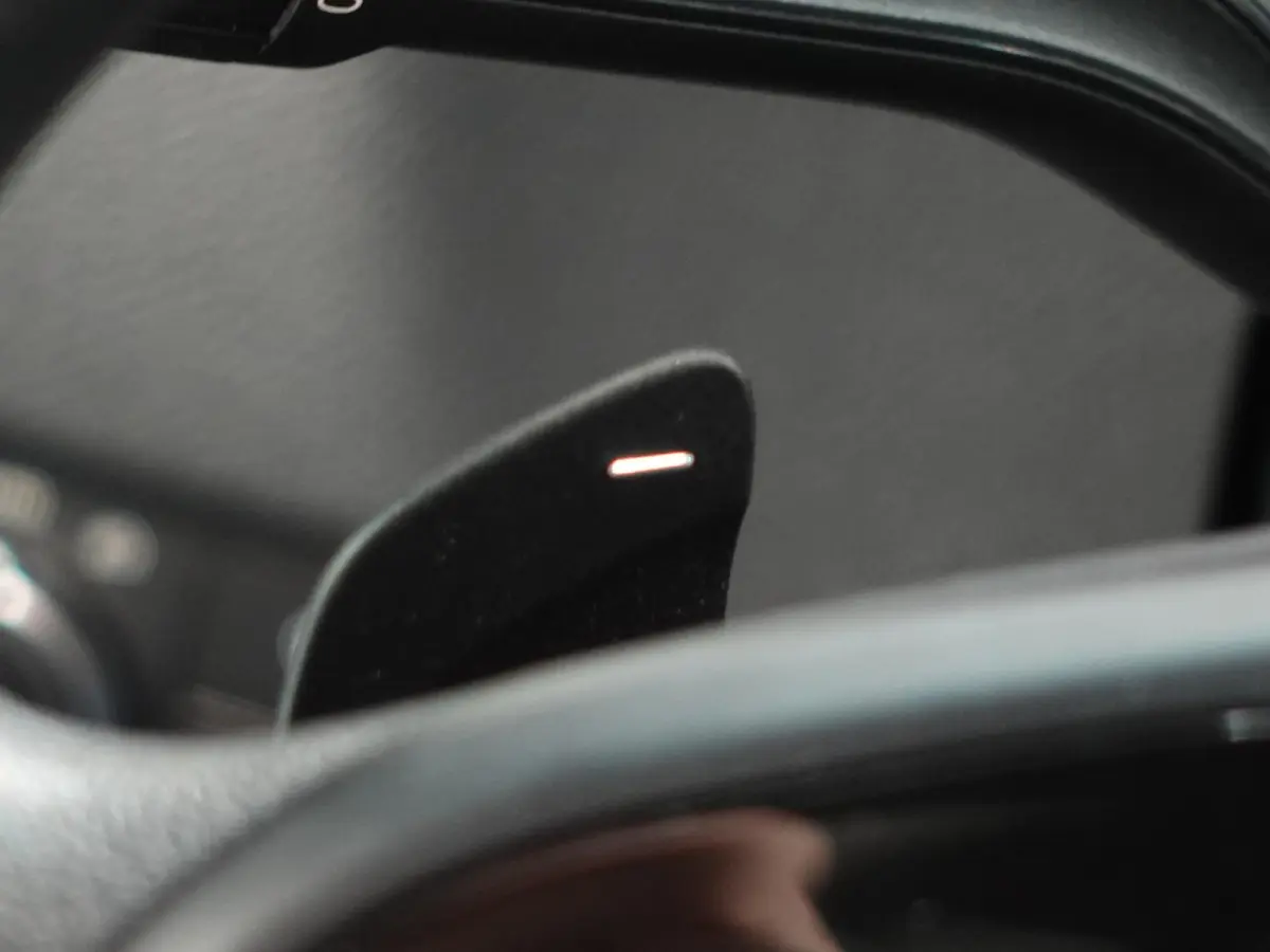 315 Automaat Bakwagen Laadklep Meubelbak Airco Cruise Control Camera Apple Carplay Navigatie