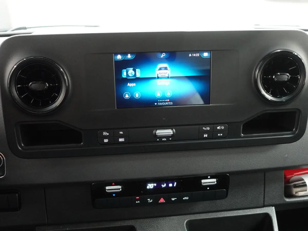 315 Automaat Bakwagen Laadklep Meubelbak Airco Cruise Control Camera Apple Carplay Navigatie