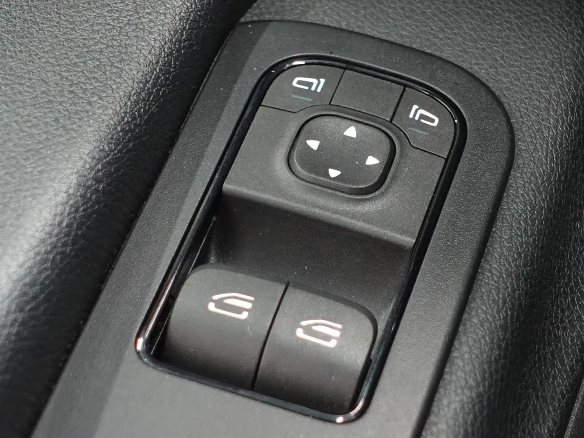 315 Automaat Bakwagen Laadklep Meubelbak Airco Cruise Control Camera Apple Carplay Navigatie