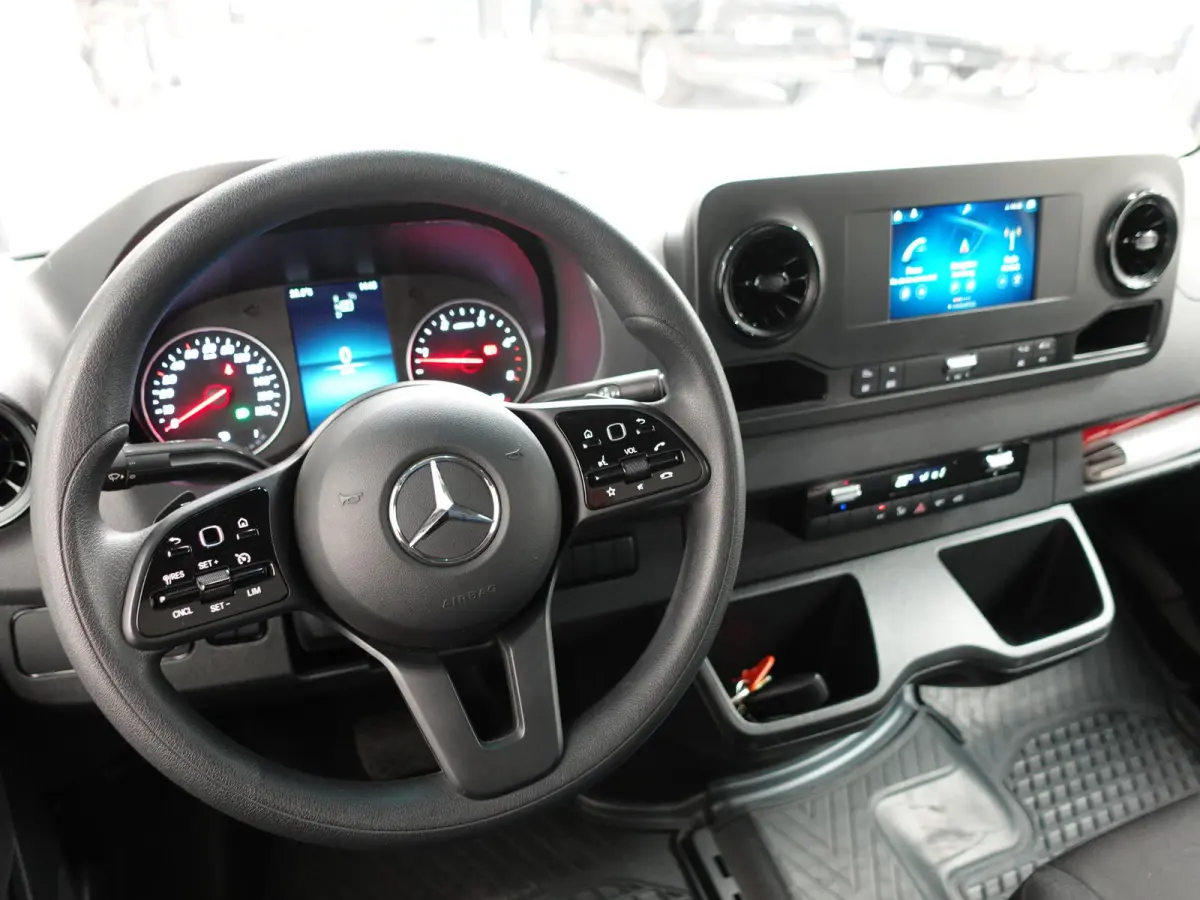 315 Automaat Bakwagen Laadklep Meubelbak Airco Cruise Control Camera Apple Carplay Navigatie