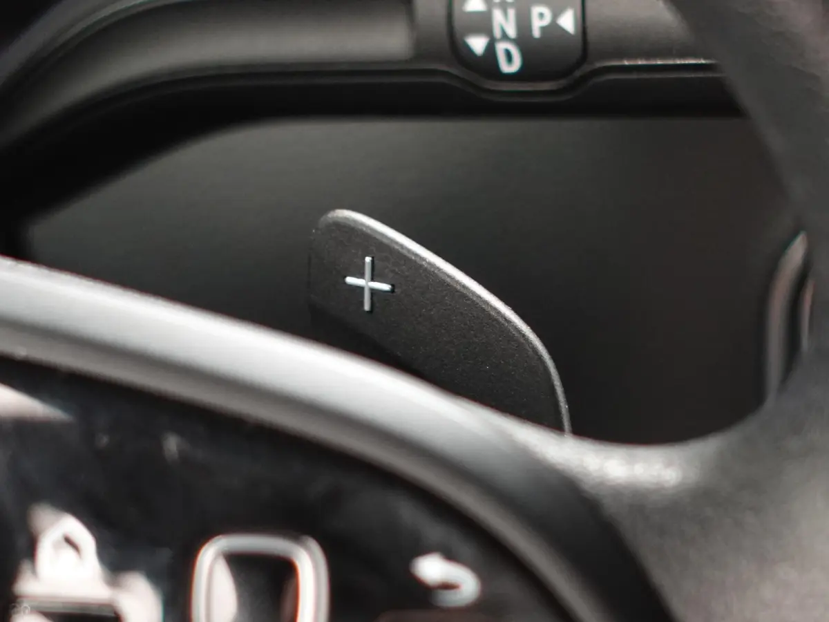 315 Automaat Bakwagen Laadklep Meubelbak Airco Cruise Control Camera Apple Carplay Navigatie
