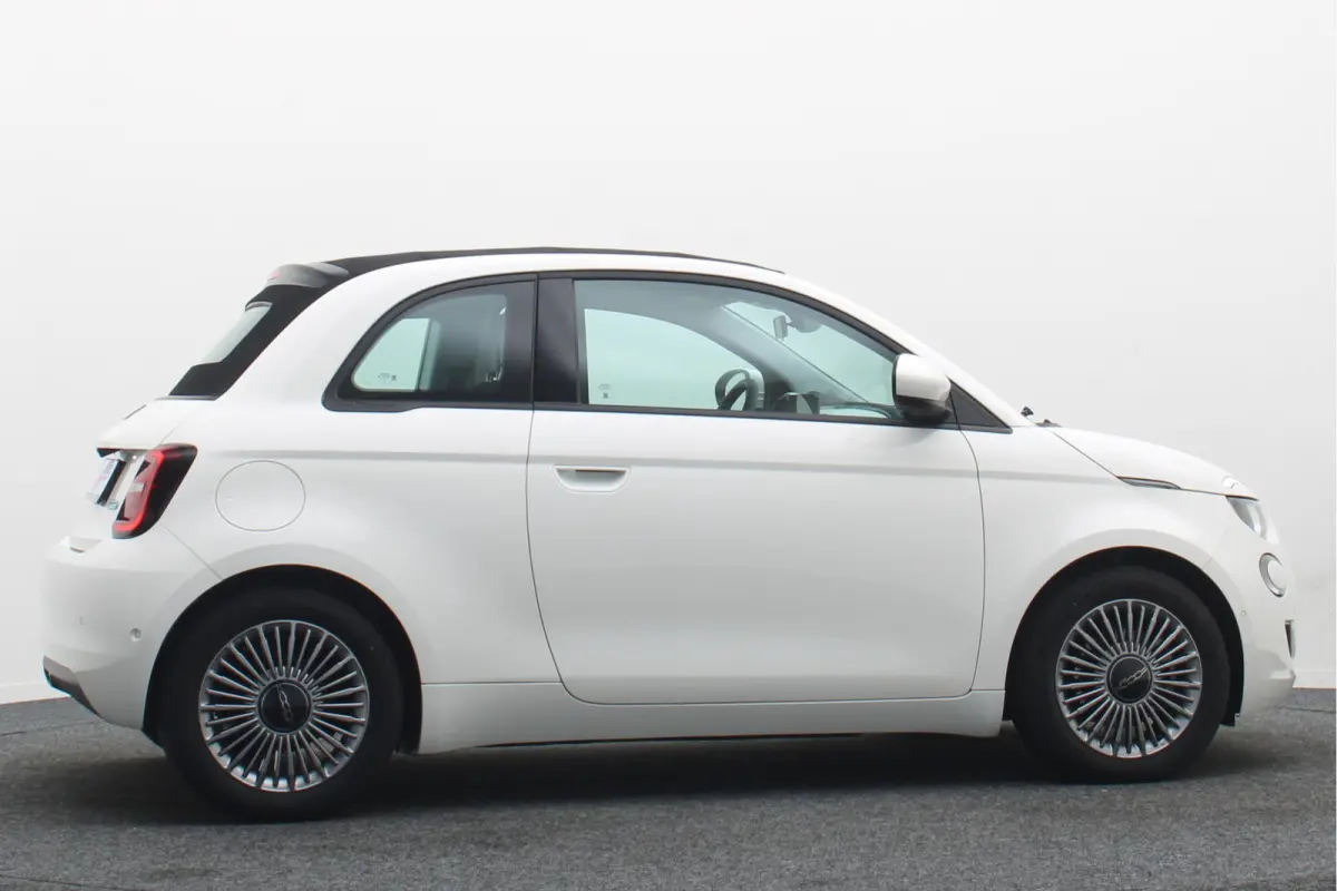 Icon 42 kWh Cabrio Virtual Cockpit, Camera, Cruise, Apple Carplay, Climate, Stoelverwarming, 16''