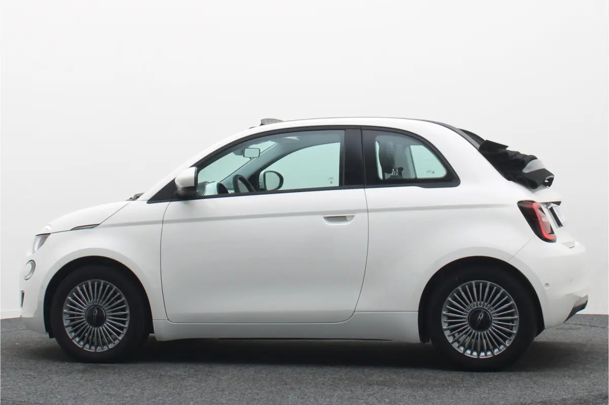 Icon 42 kWh Cabrio Virtual Cockpit, Camera, Cruise, Apple Carplay, Climate, Stoelverwarming, 16''
