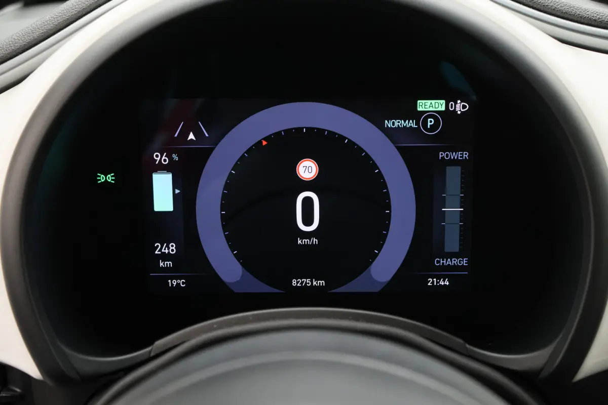 Icon 42 kWh Cabrio Virtual Cockpit, Camera, Cruise, Apple Carplay, Climate, Stoelverwarming, 16''