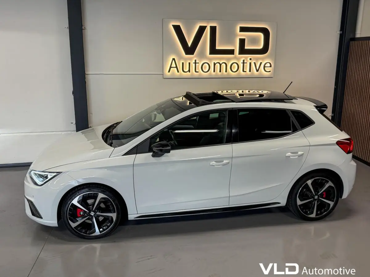 1.5 TSI FR LED PANO BEATS CAM CARPLAY ALCANTARA