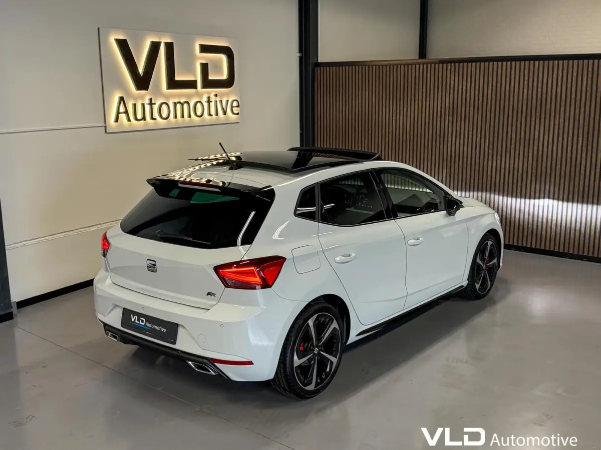 1.5 TSI FR LED PANO BEATS CAM CARPLAY ALCANTARA