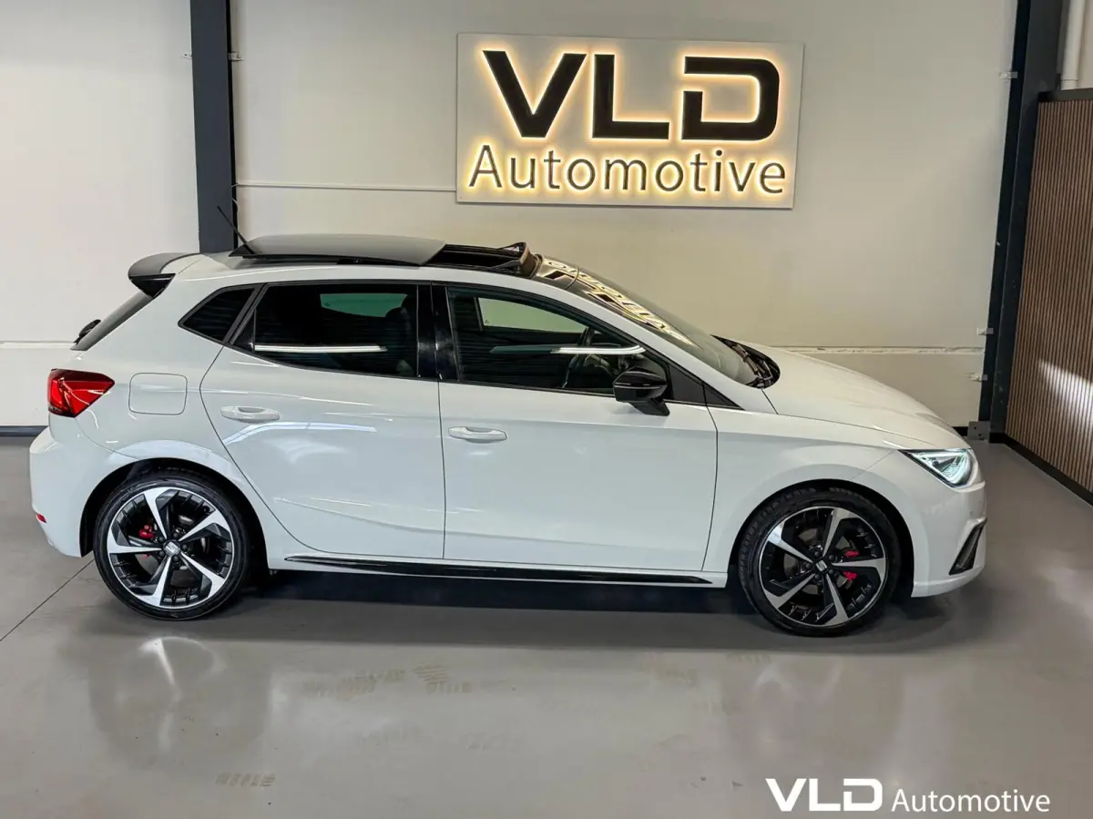 1.5 TSI FR LED PANO BEATS CAM CARPLAY ALCANTARA