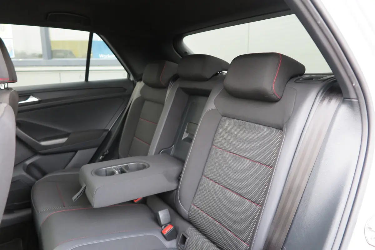 1.5 TSI 150pk DSG Sport Business R-Line Keyless, LED,Camera, Virtual cockpit,Navigatie, Stoelverwarming, Electr. Achterklep. Schakelmogelijkheid aan stuurwiel, etc