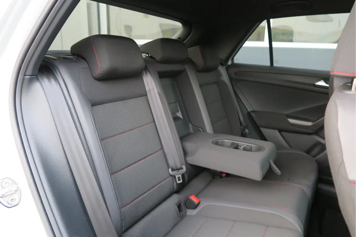 1.5 TSI 150pk DSG Sport Business R-Line Keyless, LED,Camera, Virtual cockpit,Navigatie, Stoelverwarming, Electr. Achterklep. Schakelmogelijkheid aan stuurwiel, etc