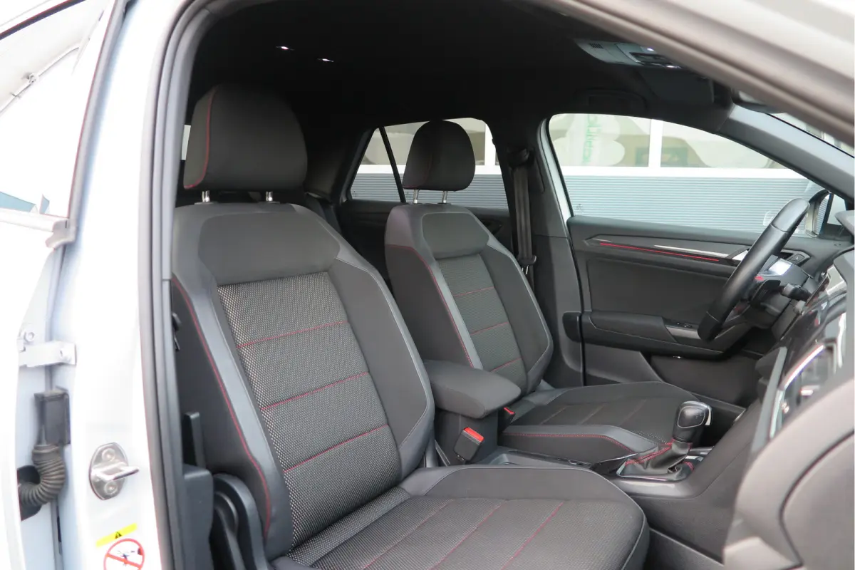 1.5 TSI 150pk DSG Sport Business R-Line Keyless, LED,Camera, Virtual cockpit,Navigatie, Stoelverwarming, Electr. Achterklep. Schakelmogelijkheid aan stuurwiel, etc