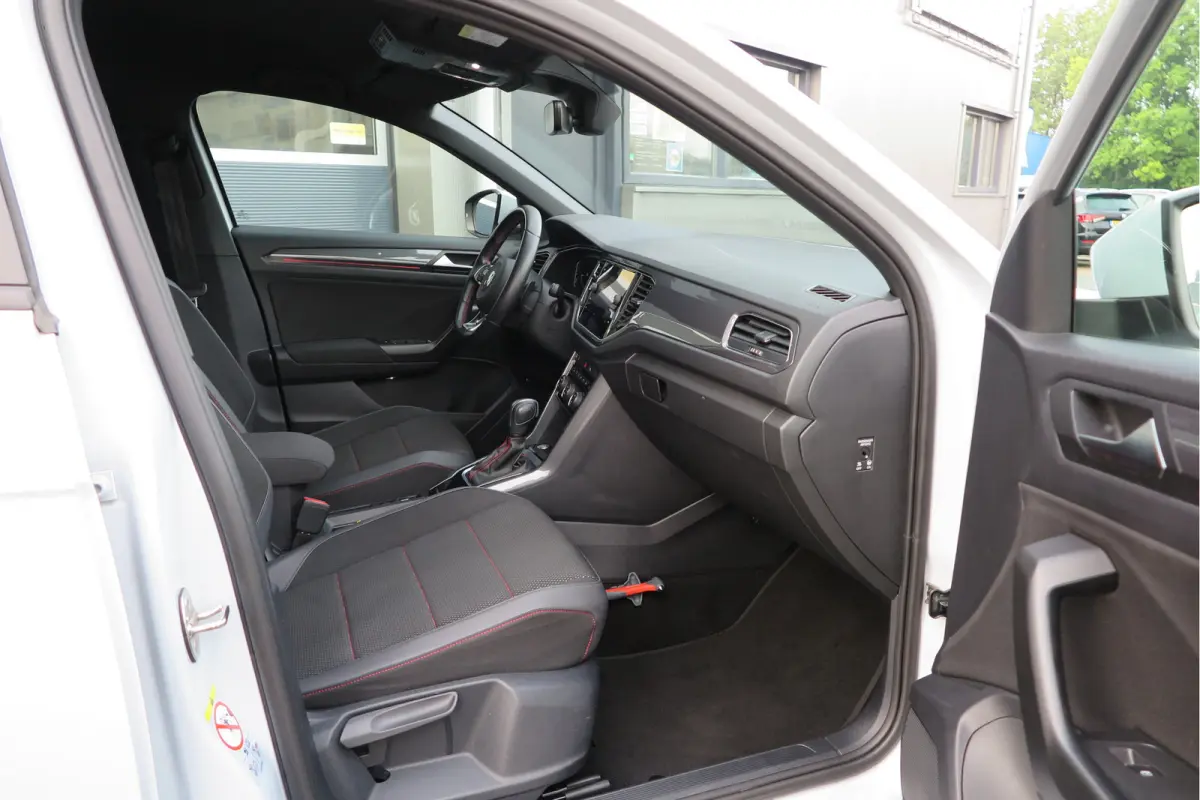 1.5 TSI 150pk DSG Sport Business R-Line Keyless, LED,Camera, Virtual cockpit,Navigatie, Stoelverwarming, Electr. Achterklep. Schakelmogelijkheid aan stuurwiel, etc