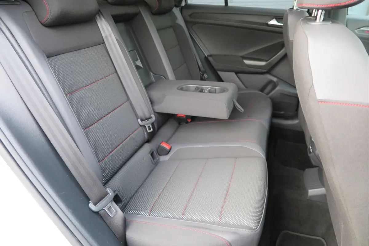 1.5 TSI 150pk DSG Sport Business R-Line Keyless, LED,Camera, Virtual cockpit,Navigatie, Stoelverwarming, Electr. Achterklep. Schakelmogelijkheid aan stuurwiel, etc