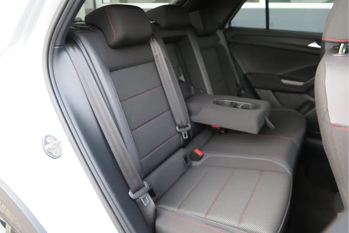 1.5 TSI 150pk DSG Sport Business R-Line Keyless, LED,Camera, Virtual cockpit,Navigatie, Stoelverwarming, Electr. Achterklep. Schakelmogelijkheid aan stuurwiel, etc