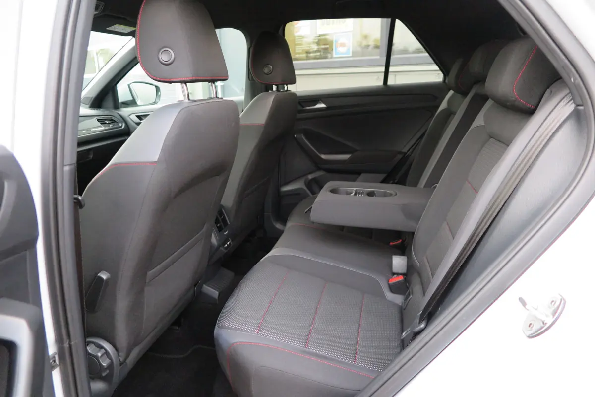 1.5 TSI 150pk DSG Sport Business R-Line Keyless, LED,Camera, Virtual cockpit,Navigatie, Stoelverwarming, Electr. Achterklep. Schakelmogelijkheid aan stuurwiel, etc