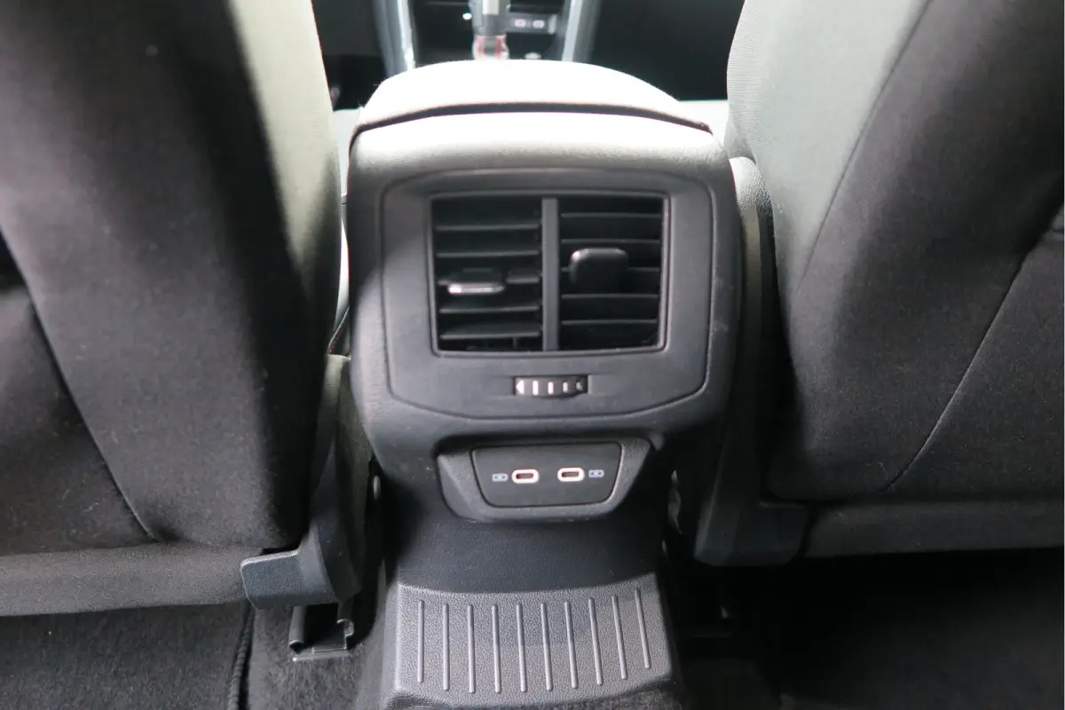 1.5 TSI 150pk DSG Sport Business R-Line Keyless, LED,Camera, Virtual cockpit,Navigatie, Stoelverwarming, Electr. Achterklep. Schakelmogelijkheid aan stuurwiel, etc
