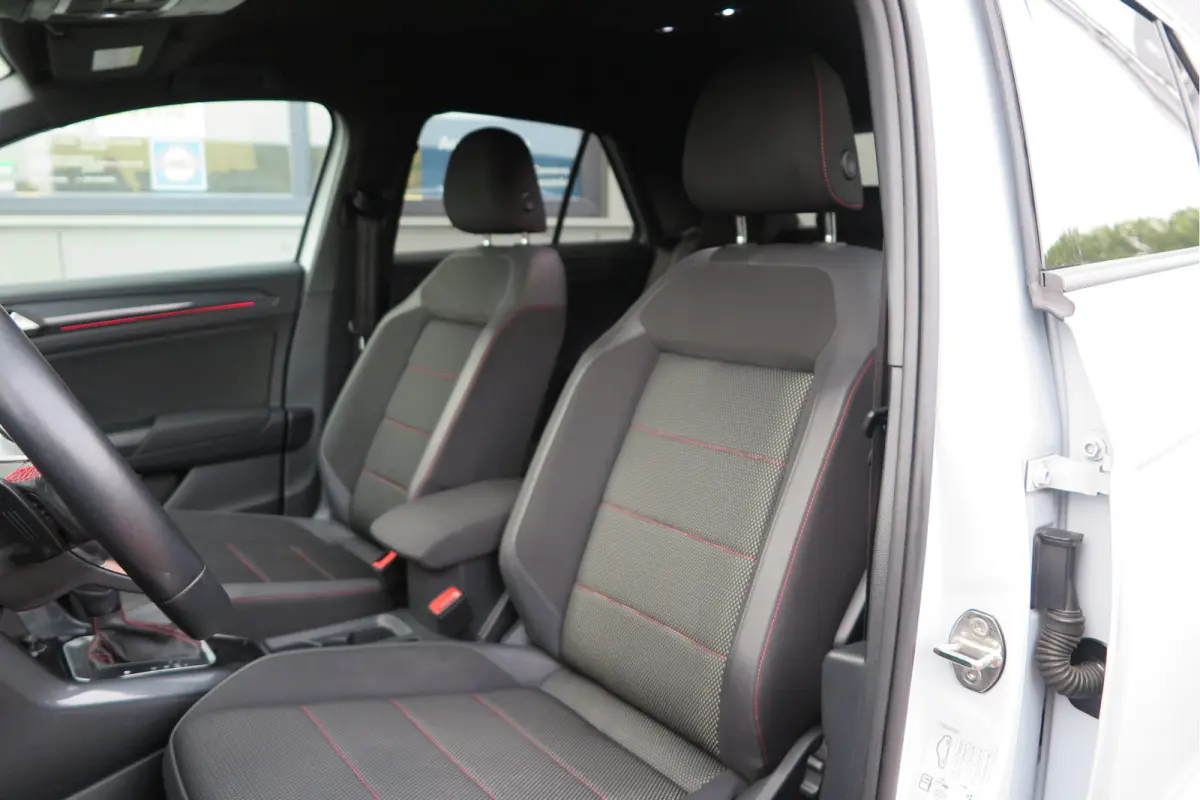 1.5 TSI 150pk DSG Sport Business R-Line Keyless, LED,Camera, Virtual cockpit,Navigatie, Stoelverwarming, Electr. Achterklep. Schakelmogelijkheid aan stuurwiel, etc