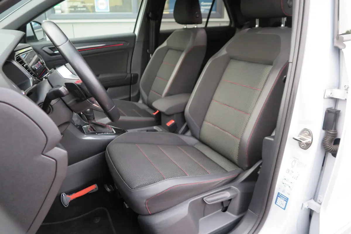 1.5 TSI 150pk DSG Sport Business R-Line Keyless, LED,Camera, Virtual cockpit,Navigatie, Stoelverwarming, Electr. Achterklep. Schakelmogelijkheid aan stuurwiel, etc