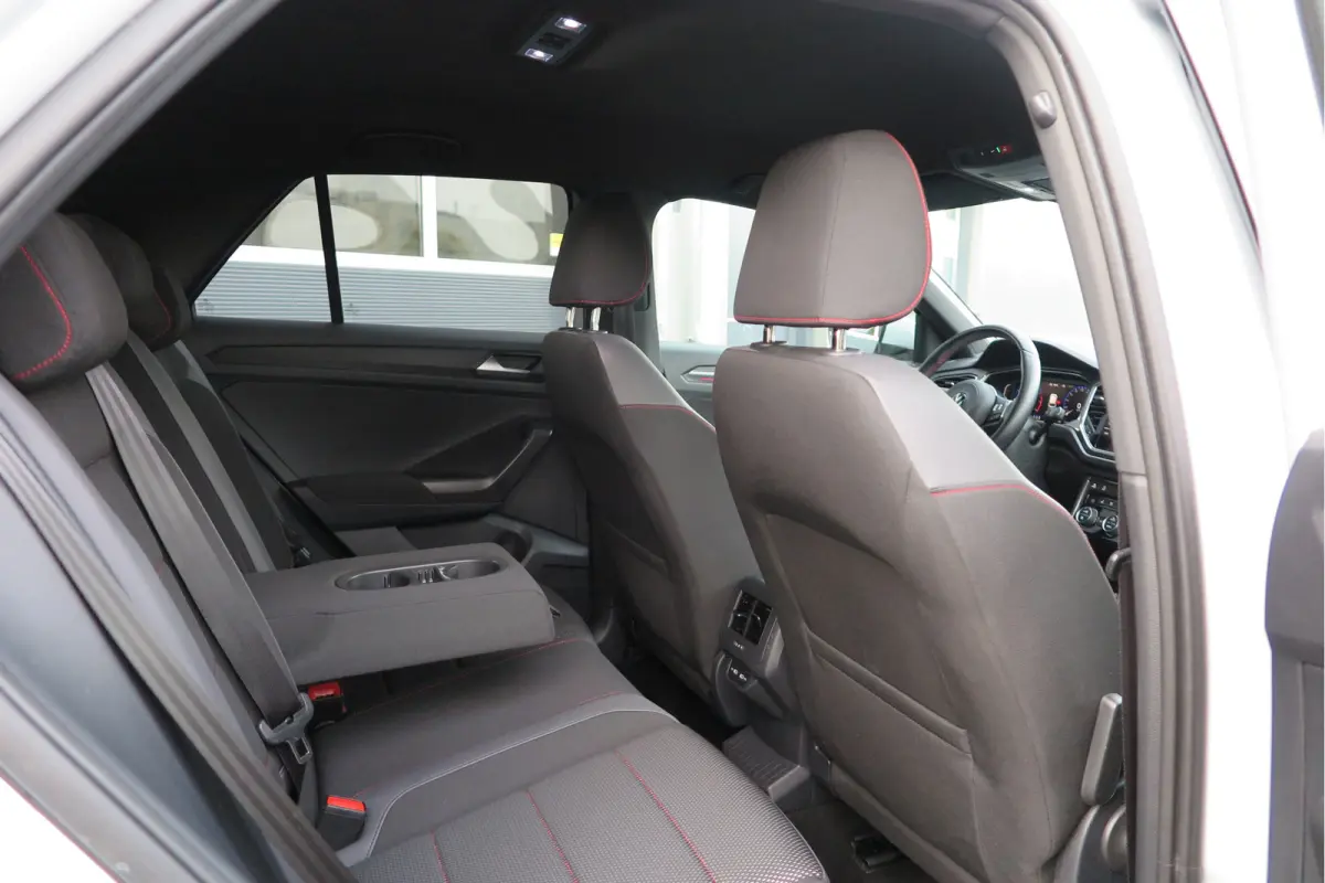 1.5 TSI 150pk DSG Sport Business R-Line Keyless, LED,Camera, Virtual cockpit,Navigatie, Stoelverwarming, Electr. Achterklep. Schakelmogelijkheid aan stuurwiel, etc