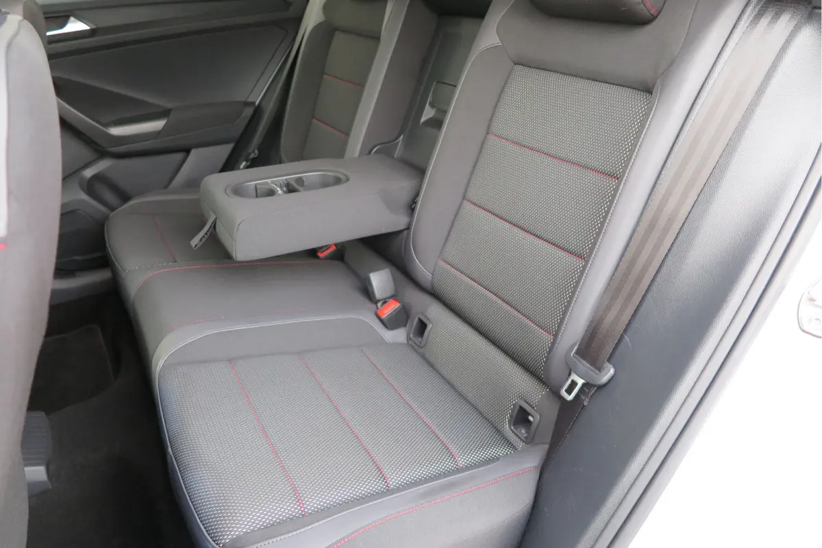 1.5 TSI 150pk DSG Sport Business R-Line Keyless, LED,Camera, Virtual cockpit,Navigatie, Stoelverwarming, Electr. Achterklep. Schakelmogelijkheid aan stuurwiel, etc