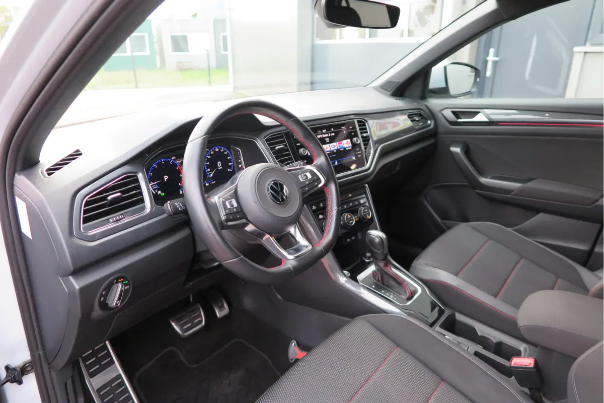 1.5 TSI 150pk DSG Sport Business R-Line Keyless, LED,Camera, Virtual cockpit,Navigatie, Stoelverwarming, Electr. Achterklep. Schakelmogelijkheid aan stuurwiel, etc
