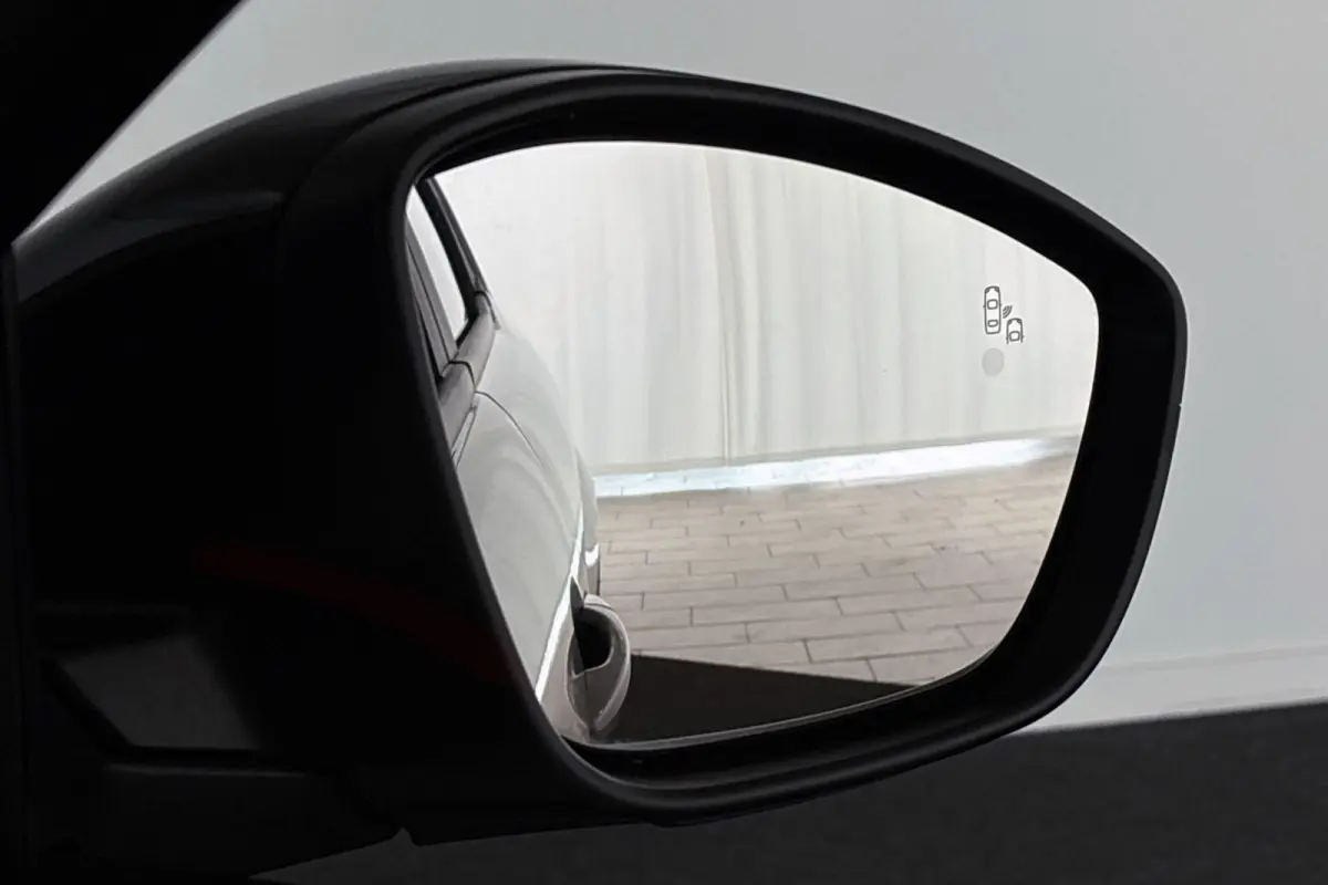 1.2 e-Hybrid Summit Adaptive Cruise Keyless JBL Full-LED