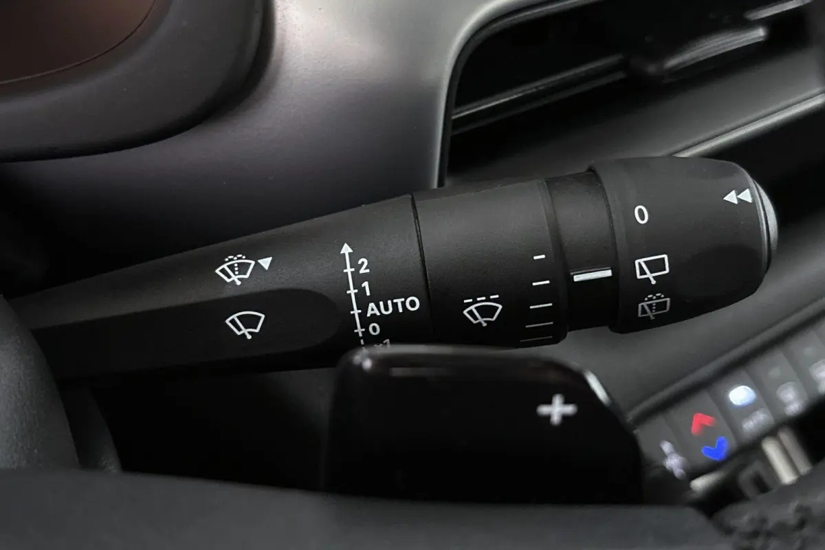 1.2 e-Hybrid Summit Adaptive Cruise Keyless JBL Full-LED