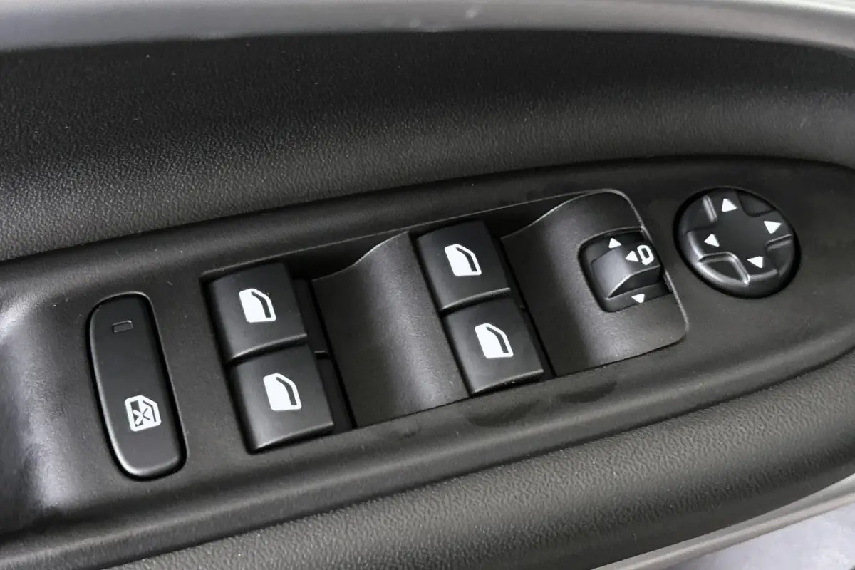 1.2 e-Hybrid Summit Adaptive Cruise Keyless JBL Full-LED