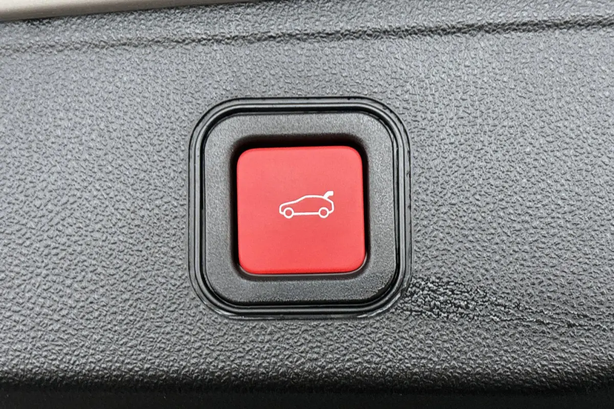 1.2 e-Hybrid Summit Adaptive Cruise Keyless JBL Full-LED