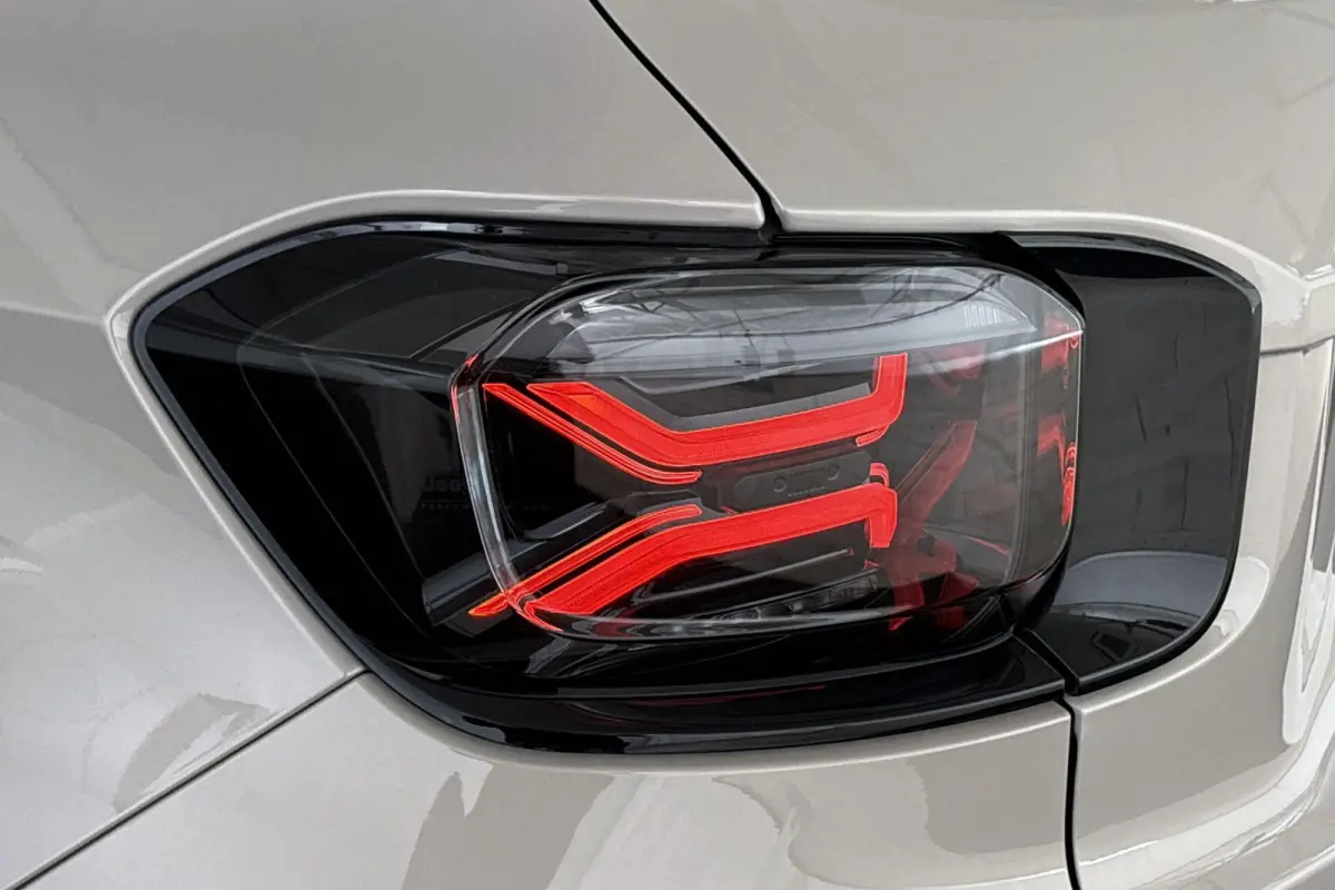 1.2 e-Hybrid Summit Adaptive Cruise Keyless JBL Full-LED