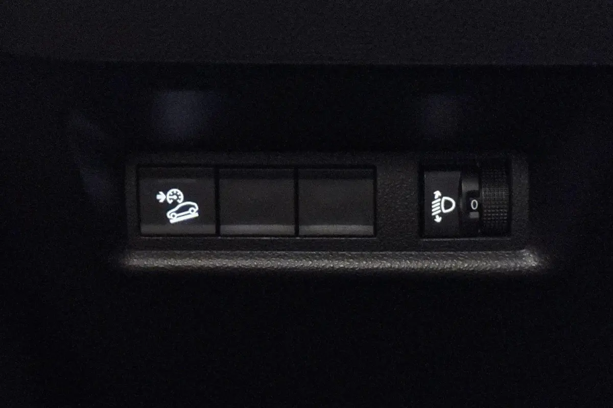 1.2 e-Hybrid Summit Adaptive Cruise Keyless JBL Full-LED