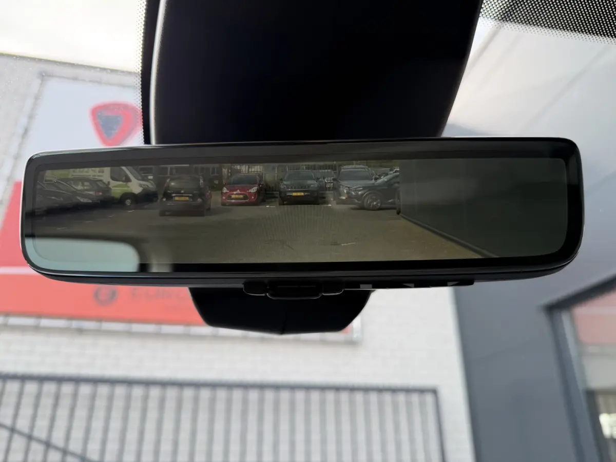 100pk L2 1000kg (Laadruimte betimmering - Camera - Airco - Navigatie - Parkeersensoren V+A - Digitale spiegel - Moduwork - Apple Carplay)
