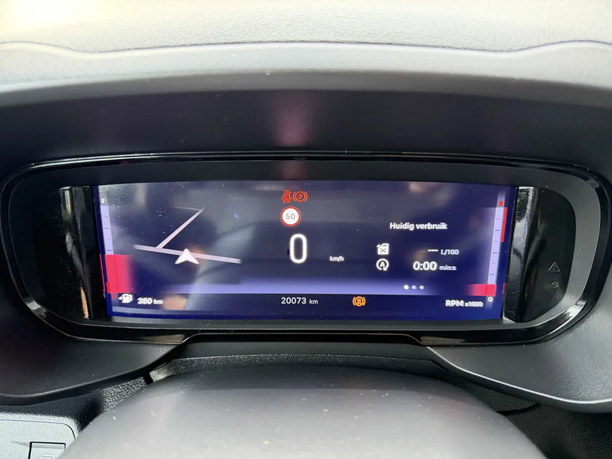 100pk L2 1000kg (Laadruimte betimmering - Camera - Airco - Navigatie - Parkeersensoren V+A - Digitale spiegel - Moduwork - Apple Carplay)