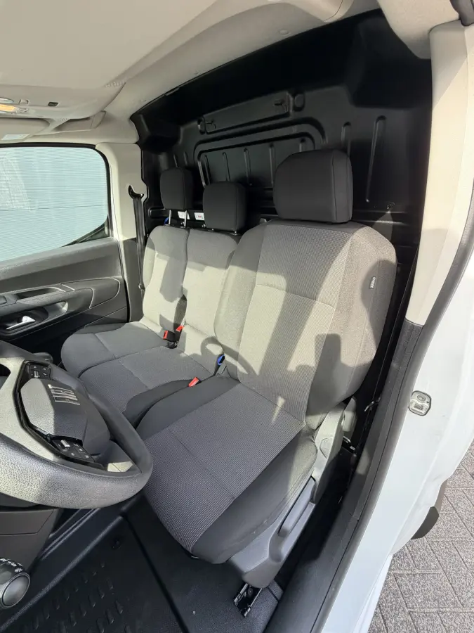 100pk L2 1000kg (Laadruimte betimmering - Camera - Airco - Navigatie - Parkeersensoren V+A - Digitale spiegel - Moduwork - Apple Carplay)