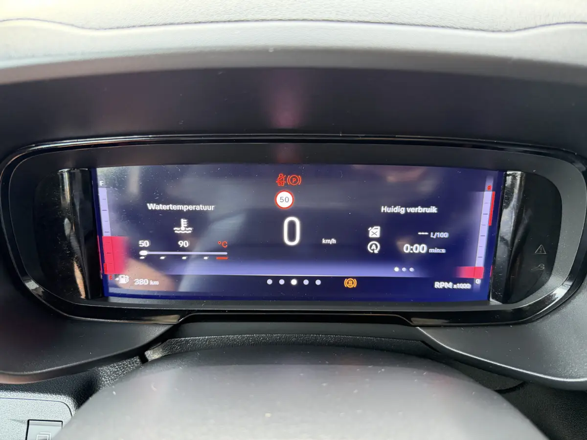 100pk L2 1000kg (Laadruimte betimmering - Camera - Airco - Navigatie - Parkeersensoren V+A - Digitale spiegel - Moduwork - Apple Carplay)