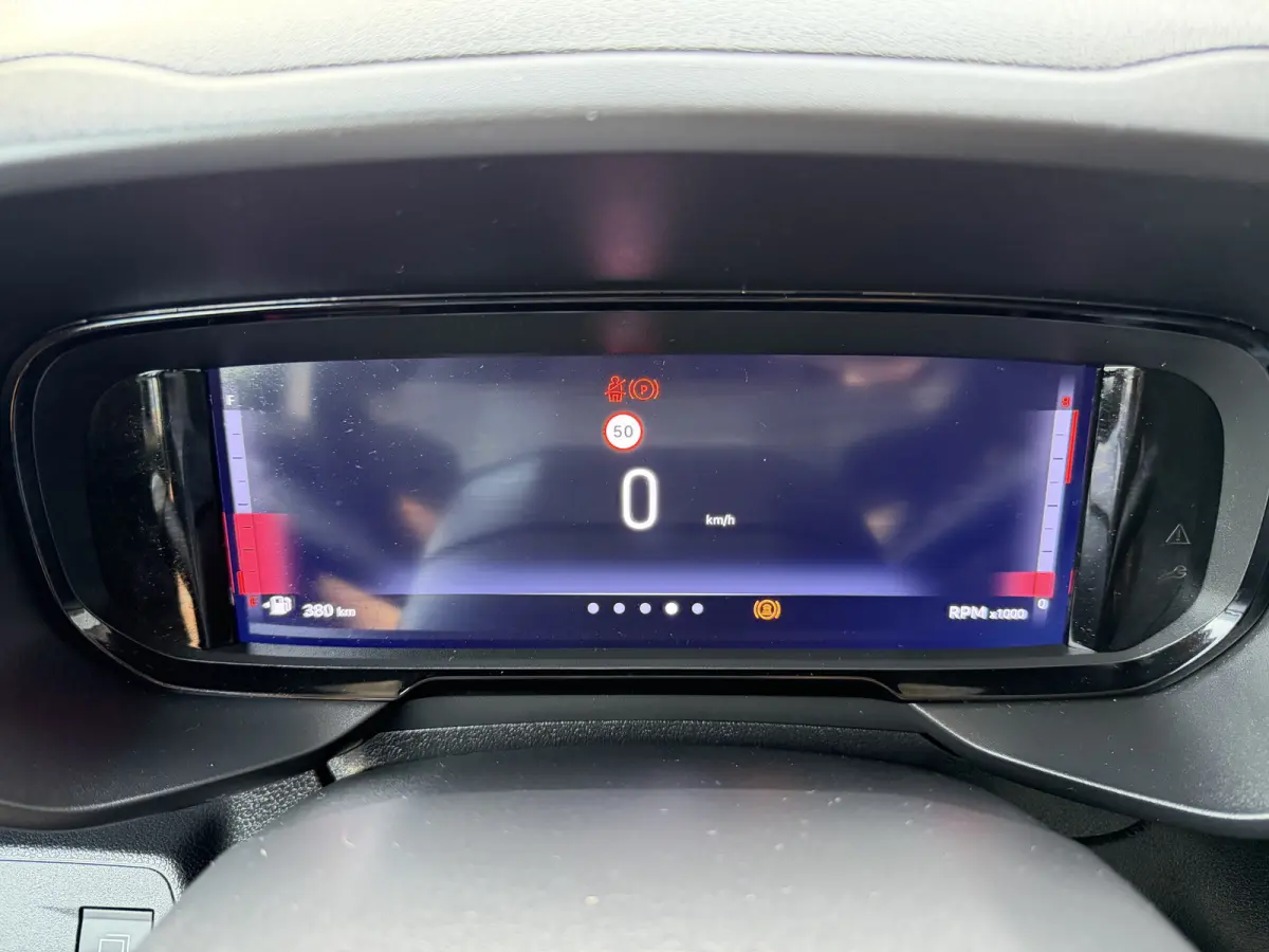 100pk L2 1000kg (Laadruimte betimmering - Camera - Airco - Navigatie - Parkeersensoren V+A - Digitale spiegel - Moduwork - Apple Carplay)