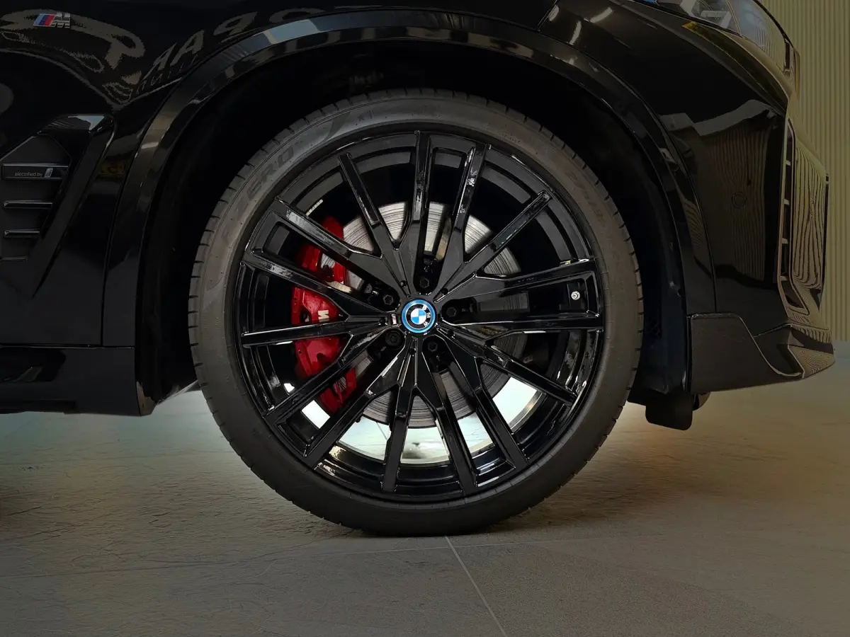 XDrive50e M-SPORT|PANO|H&K|SOFTCLOSE|HuD|360 CAMERA|MEMORY|KEYLESS|TREKHAAK|22INCH|489PK|BOMVOL!