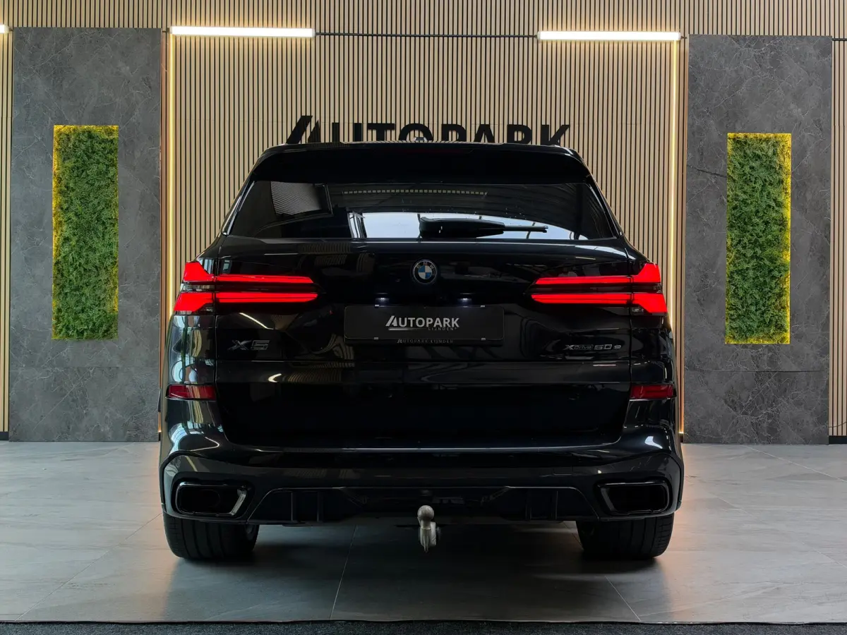 XDrive50e M-SPORT|PANO|H&K|SOFTCLOSE|HuD|360 CAMERA|MEMORY|KEYLESS|TREKHAAK|22INCH|489PK|BOMVOL!