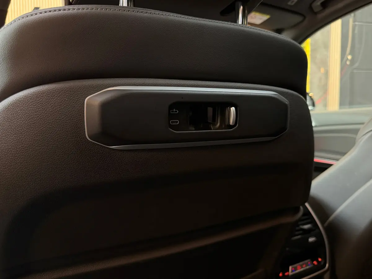 XDrive50e M-SPORT|PANO|H&K|SOFTCLOSE|HuD|360 CAMERA|MEMORY|KEYLESS|TREKHAAK|22INCH|489PK|BOMVOL!