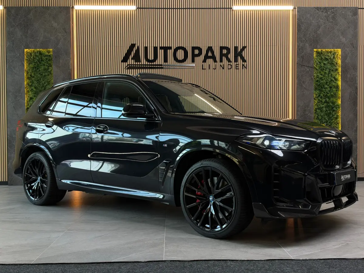 XDrive50e M-SPORT|PANO|H&K|SOFTCLOSE|HuD|360 CAMERA|MEMORY|KEYLESS|TREKHAAK|22INCH|489PK|BOMVOL!