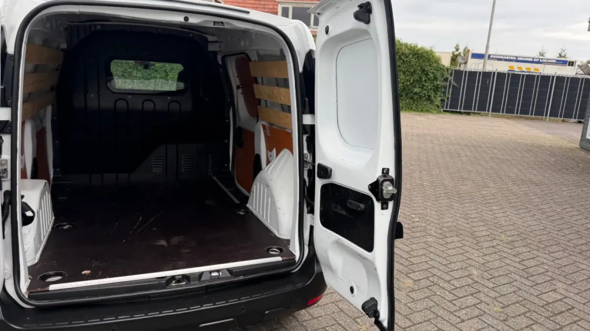 1.5 DCI 55KW 75PK EURO 6 NAVIGATIE/ AIRCO/ CRUISE CONTROL/ PARKEERSENSOREN/ 100% DEALERONDERHOUDEN