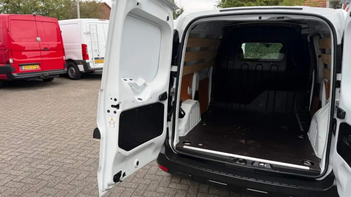 1.5 DCI 55KW 75PK EURO 6 NAVIGATIE/ AIRCO/ CRUISE CONTROL/ PARKEERSENSOREN/ 100% DEALERONDERHOUDEN