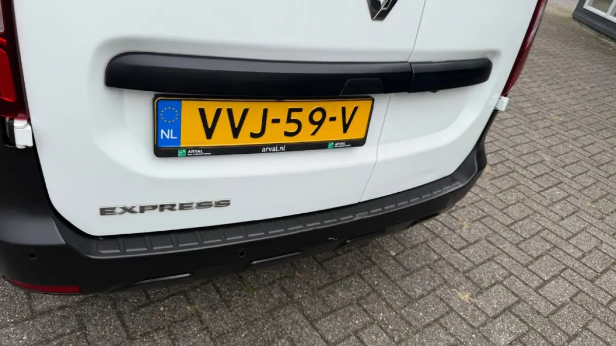 1.5 DCI 55KW 75PK EURO 6 NAVIGATIE/ AIRCO/ CRUISE CONTROL/ PARKEERSENSOREN/ 100% DEALERONDERHOUDEN