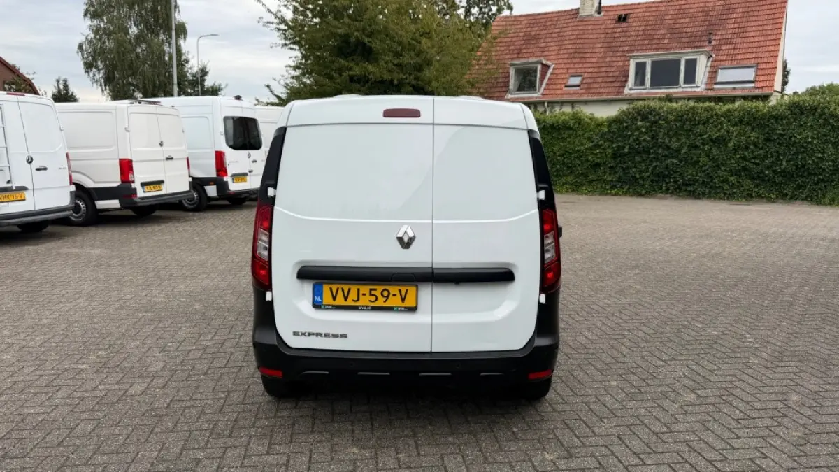 1.5 DCI 55KW 75PK EURO 6 NAVIGATIE/ AIRCO/ CRUISE CONTROL/ PARKEERSENSOREN/ 100% DEALERONDERHOUDEN