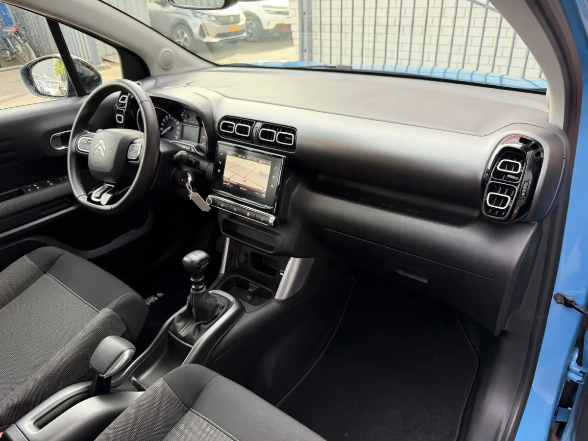 110pk Feel (Automatische Airco - Navigatie - Parkeersensoren - Apple Carplay - 16" Lichtmetalen velgen)